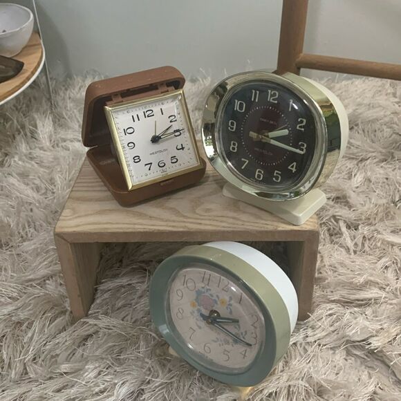 Vintage Westclox Wind-Up Alarm Clocks Bundle Of 2 Bedside 1 Travel Clock - Picture 1 of 16